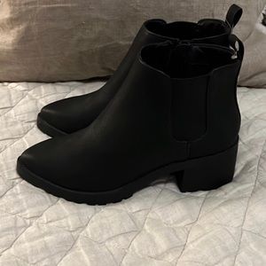 New Gap Chelsea Boots for Women